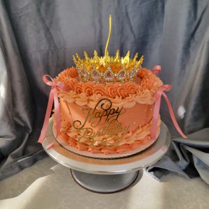 Pretty Ivory Crown Cake