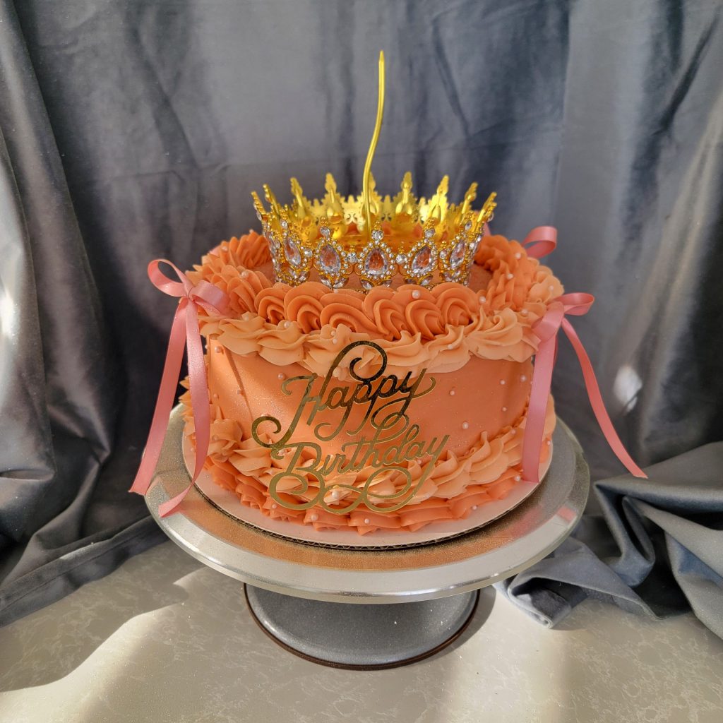 Pretty Ivory Crown Cake